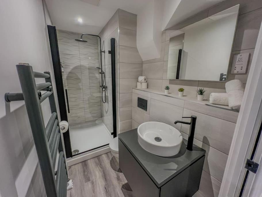Orange Rentals-High Spec, Midnight Suite, Sleeps 4-Pets Welcome! Liverpool Buitenkant foto